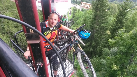 Singltrek v Savoie Enduro 4